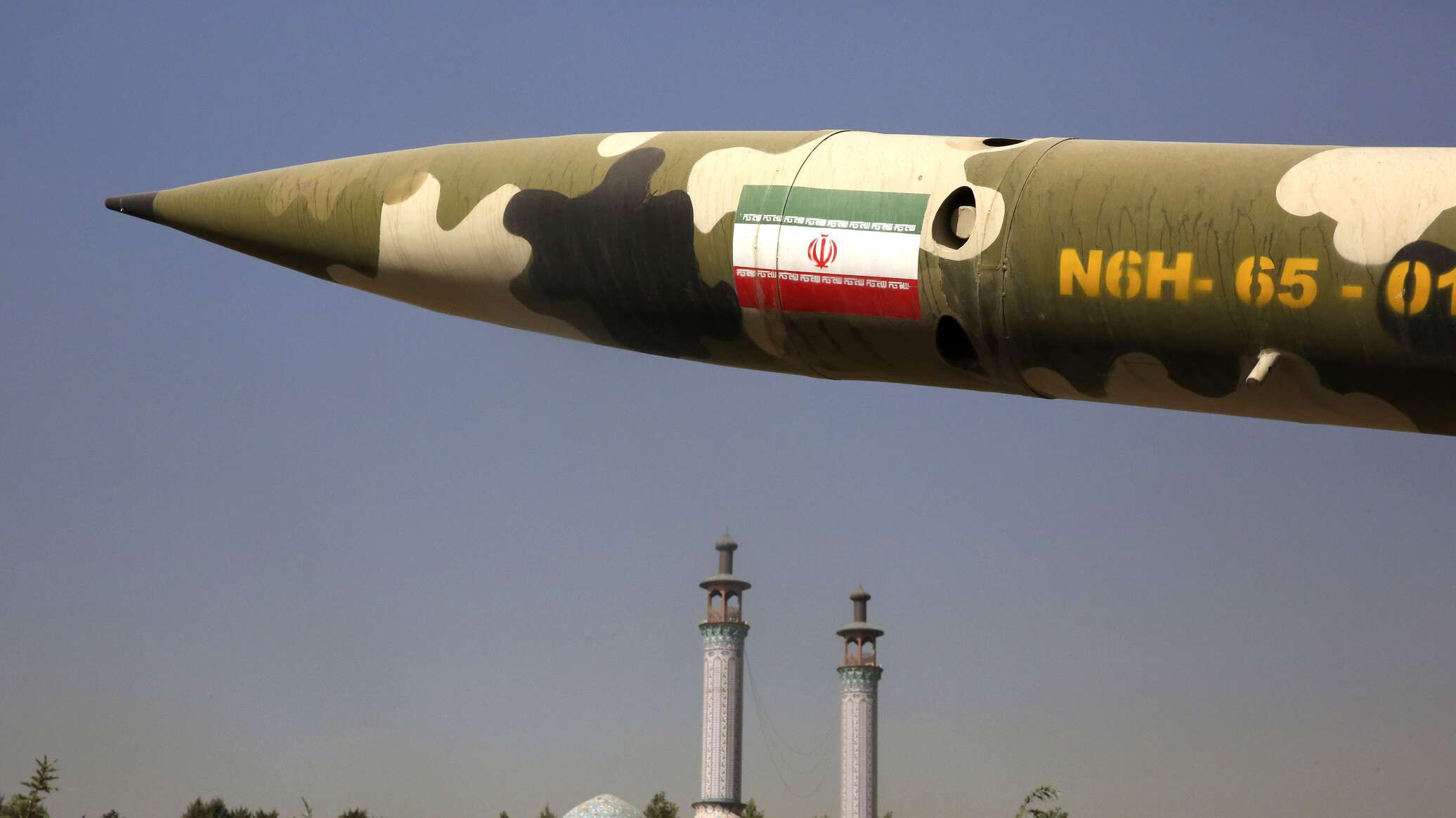 تقدم إيران صاروخًا تفوق سرعته سرعة الصوت بخصائص هجومية فريدة