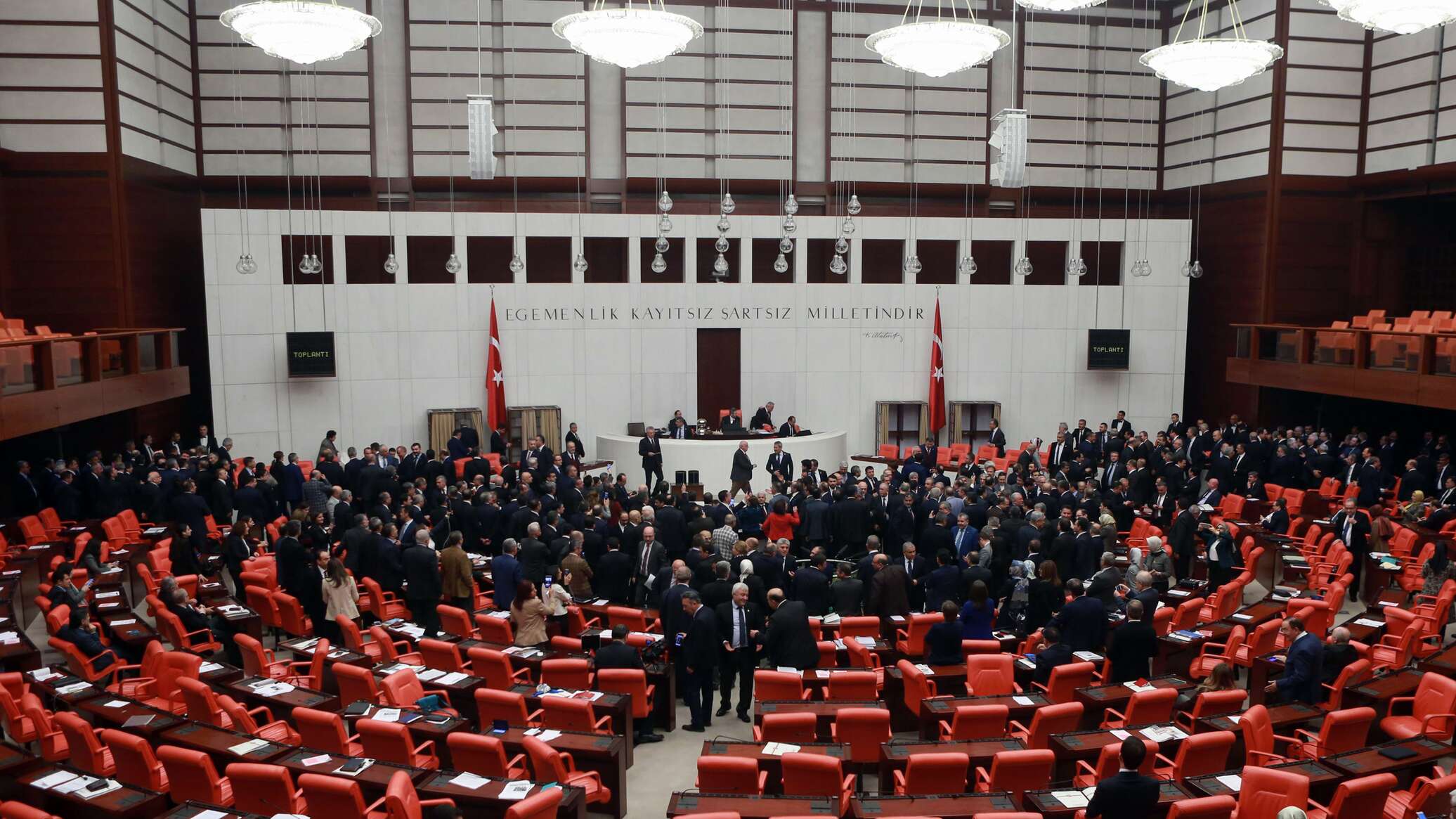 دعوات في البرلمان التركي للانسحاب من الناتو