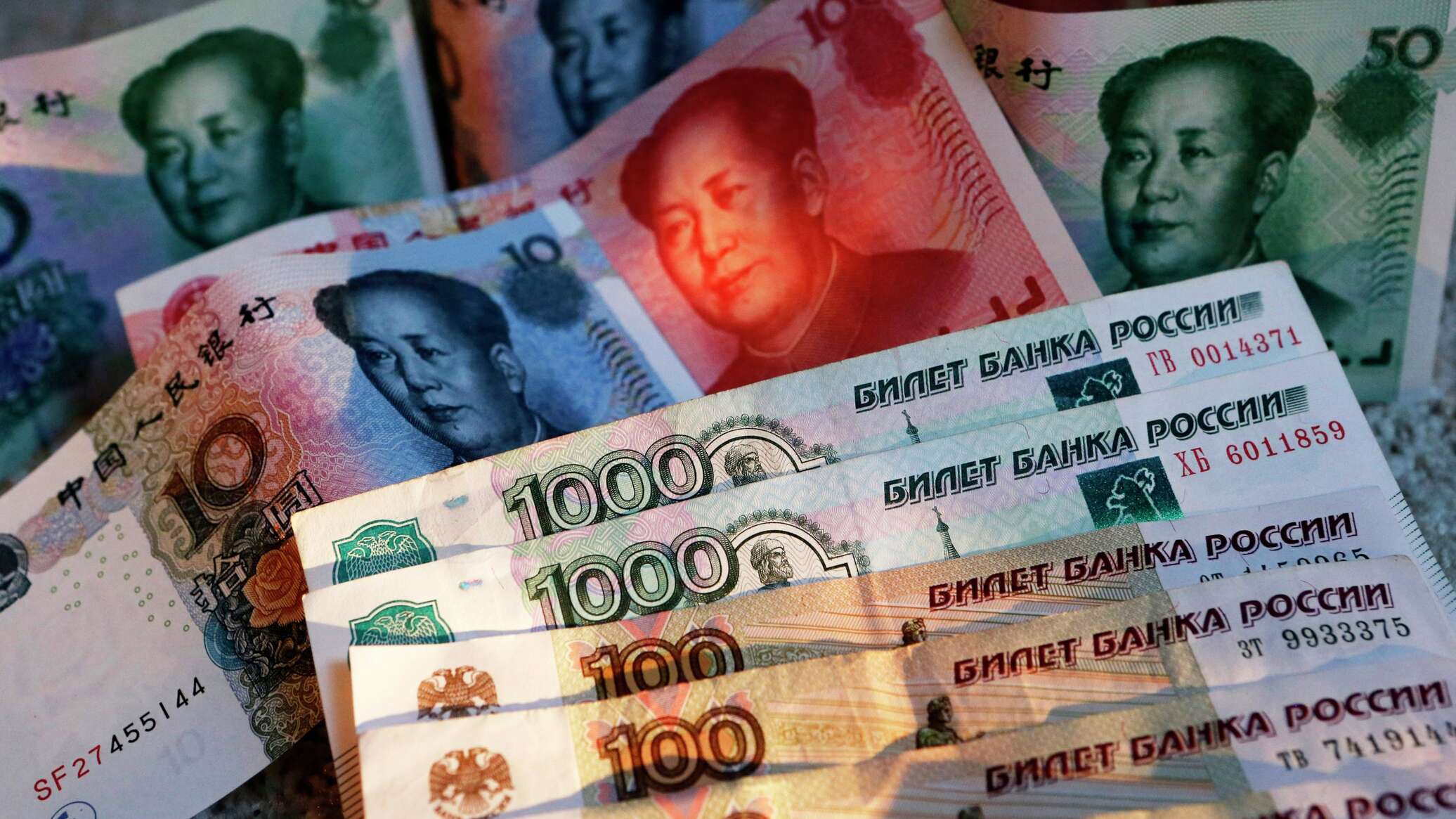 وتشكل العملات الوطنية 95% من المعاملات التجارية بين روسيا والصين